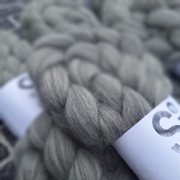 CORRIEDALE wool top - Grey - Image 2