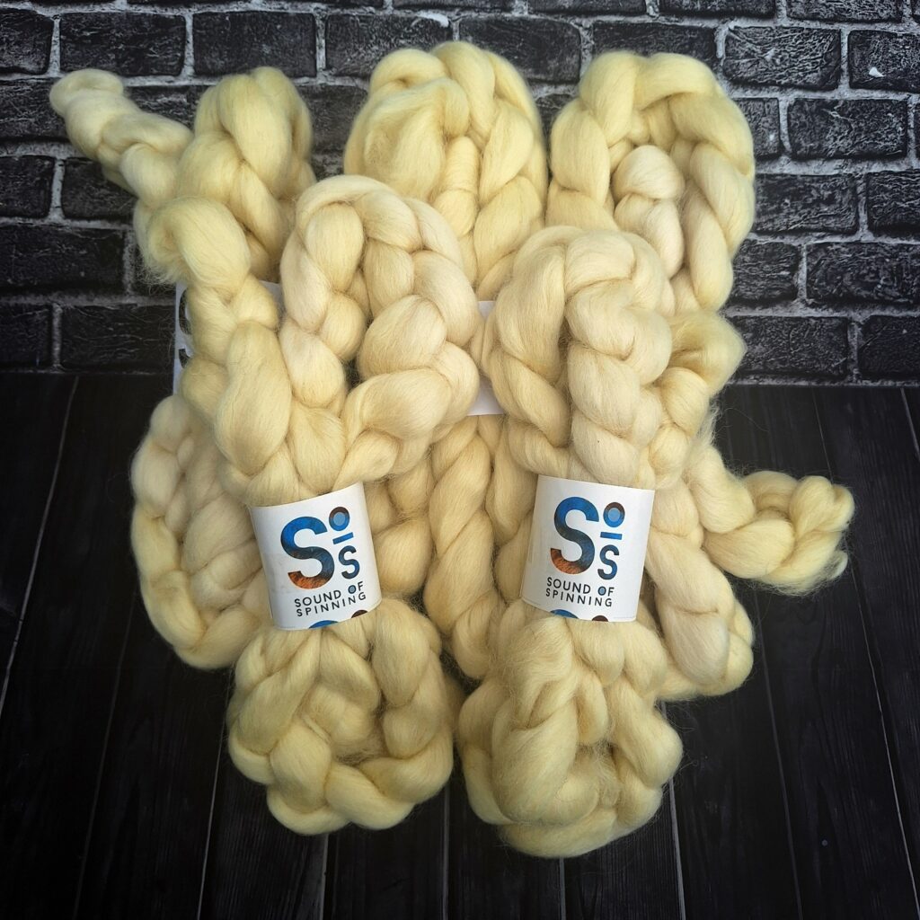 WENSLEYDALE wool top - White