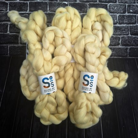 WENSLEYDALE wool top - White