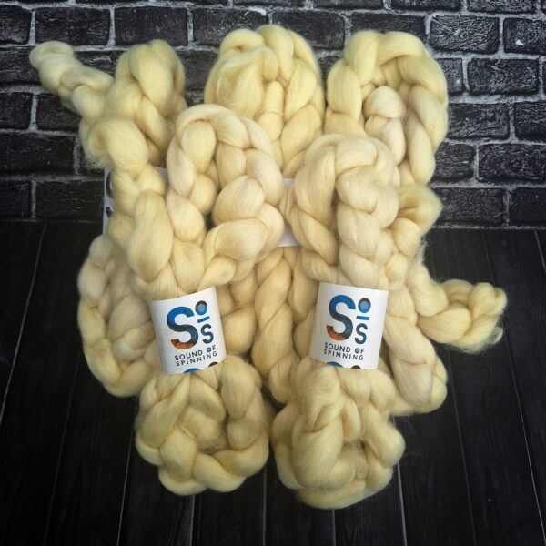 WENSLEYDALE wool top - White