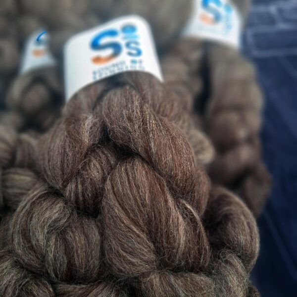 BLUE FACED LEICESTER wool top - Brown - Image 3